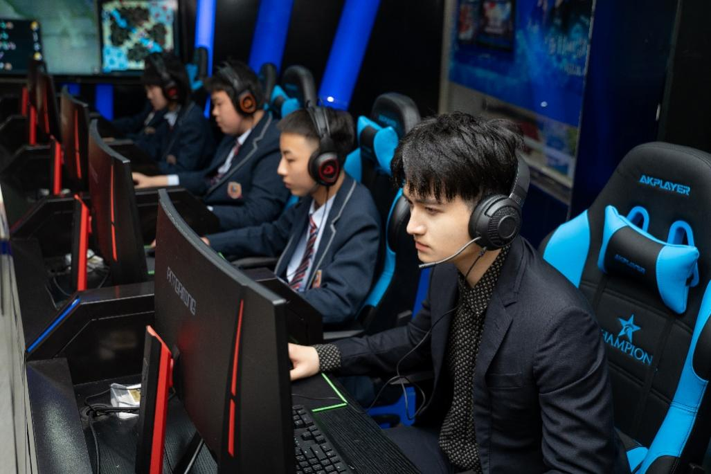 �I(y��)�����۽����汾�¡� ���A��X�W(xu��)У��·�W(xu��)�ӡ���ǰ�̡�