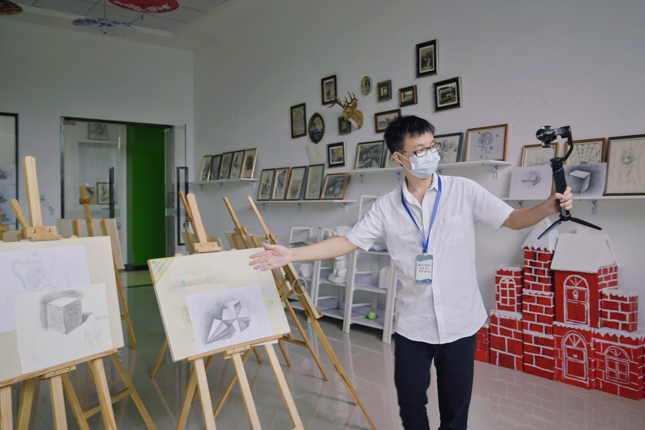 ���υ��^Ҳ���x���ÌW(xu��)У���V�����A�ҁ�����