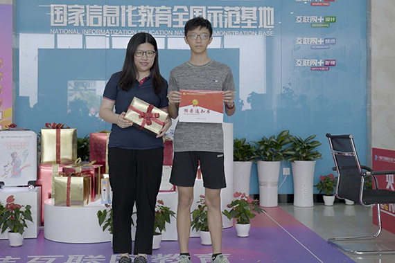 ���П�|���˸�ĸ��֧�֣�һ���܌W(xu��)����Ӹ�(j��ng)����