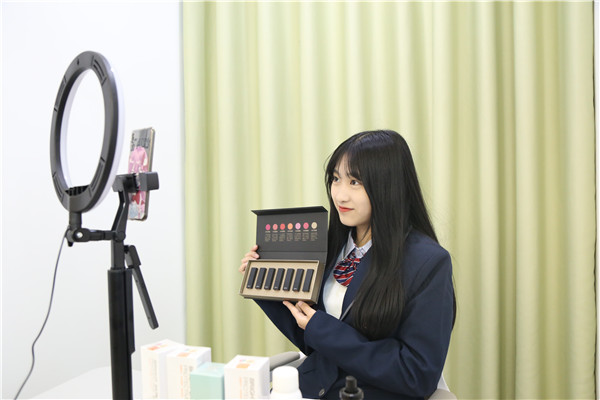 �������ޱ�Iֱ�����u70�|��ֱ�������ȼ��