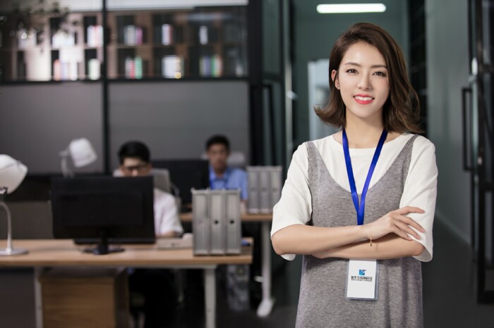 ���պ��vͶ�f��4��С���� �p�ɫ@����ԇ�C��